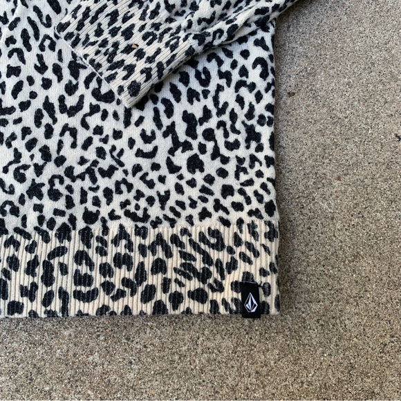VOLCOM// Over n Out Sweater - Leopard Print - Women’s XS - Picture 5 of 6